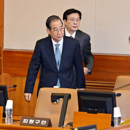 Νότια Κορέα: Ο Γιουν Σοκ Γέολ στο εδώλιο – Ο πρώτος πρόεδρος που δικάζεται για εξέγερση