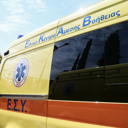 Ξάνθη: Η απάντηση του ΕΚΑΒ για την ηλικιωμένη που μεταφέρθηκε στο κέντρο υγείας με πλαστική καρέκλα