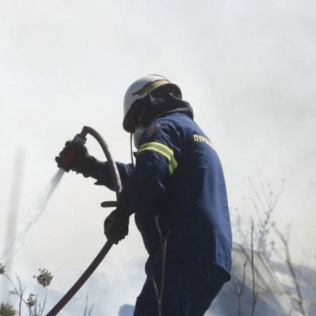 Φωτιά στην Παιανία: Νεκρός ένας άνδρας