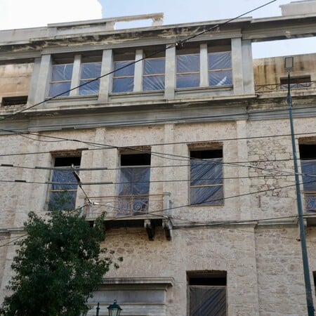 Υπεγράφη η σύμβαση για την αποκατάσταση διατηρητέου κτηρίου που θα στεγάσει το Ίδρυμα της Βουλής	