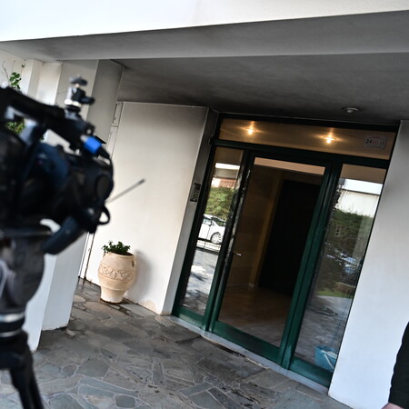 Ανάληψη ευθύνης για τα γκαζάκια στο εξοχικό της Βόζενμπεργκ: «Δεν φεύγουν τα νεκρά παιδιά»