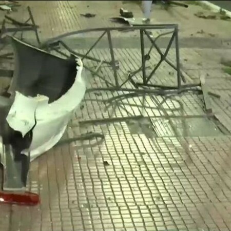 Αυτοκίνητο έπεσε σε κιγκλιδώματα στη Βασιλίσσης Σοφίας