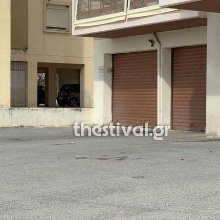 Γυναικοκτονία στη Σίνδο: Η 44χρονη δέχτηκε πολλαπλές μαχαιριές από τον σύζυγό της