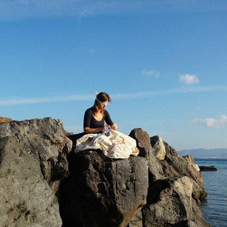 H Anna Pakosz υφαίνει στα τυφλά 