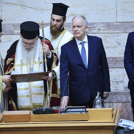 Live - Βουλή: Ορκίζεται Πρόεδρος της Δημοκρατίας ο Κωνσταντίνος Τασούλας