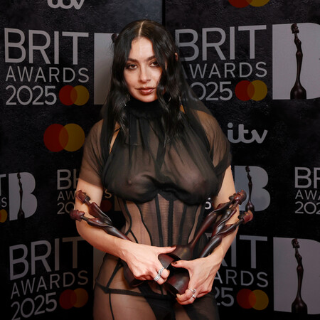Όχι πια demure· η φάση είναι «free the nipple»