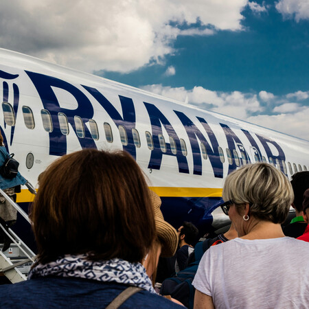 Non-binary επιβάτης μηνύει τη Ryanair για την έλλειψη επιλογών ουδέτερου φύλου στο site της