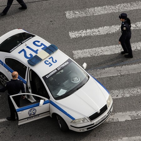 Κορυδαλλός: Μεθυσμένος και χωρίς δίπλωμα οδηγός έπεσε πάνω σε έξι αυτοκίνητα