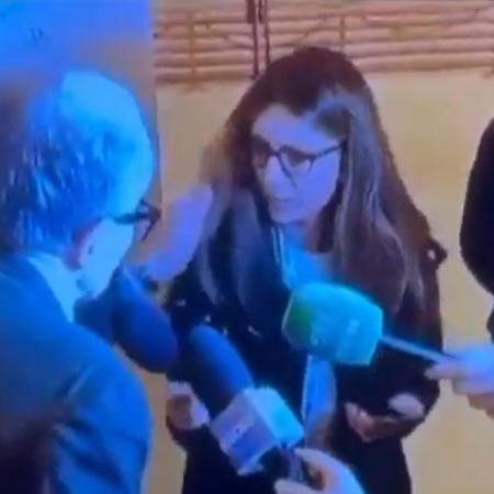 Ιταλία: Ο Ρομάνο Πρόντι τραβάει on air τα μαλλιά δημοσιογράφου ενοχλημένος από ερώτημα
