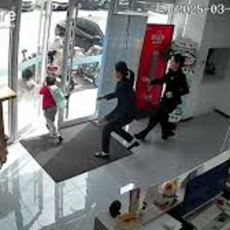 Κίνα: Η στιγμή που παιδί κατόρθωσε να ξεφύγει από την καρέκλα του οδοντιάτρου