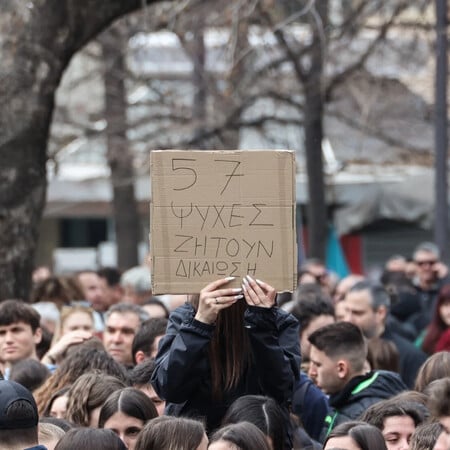 «Απαιτούμε Δικαιοσύνη»: Συλλαλητήριο για τα Τέμπη στην Κατερίνη - Συμμετείχαν 16 οικογένειες θυμάτων 