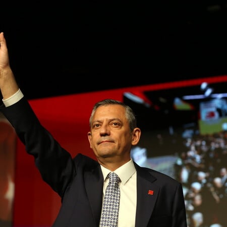 Τουρκία: Ο Οζέλ επανεξελέγη πρόεδρος του CHP - Ζητά πρόωρες εκλογές από τον Ερντογάν