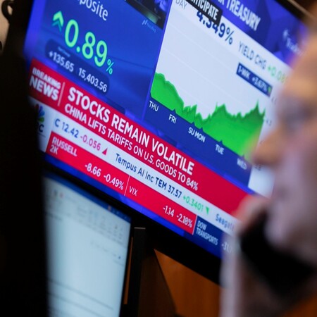 Κλείσιμο με εντυπωσιακή άνοδο στην Wall Street μετά το «πάγωμα» των δασμών