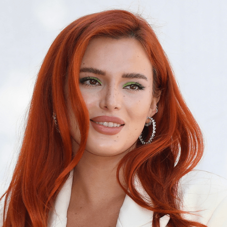 Bella Thorne: «Ο Mickey Rourke με χτύπησε στα γεννητικά όργανα με μεταλλικό εργαλείο στα γυρίσματα»