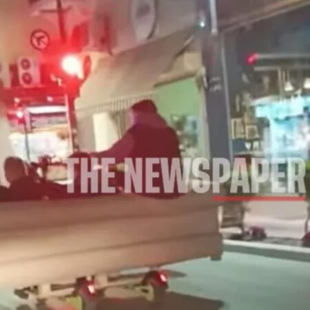Βόλος: Έβαλαν καναπέ σε πατίνια και έκαναν βόλτα στον δρόμο