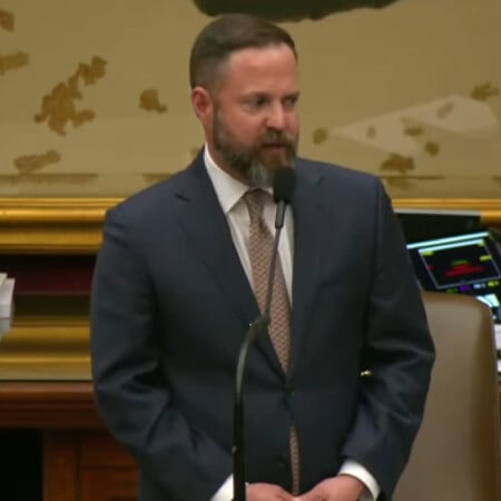 Τέξας: Ρεπουμπλικανός πολιτικός ζητά την κατάργηση ΛΟΑΤΚΙ+ πολιτικών χωρίς να ξέρει τι είναι τα ίντερσεξ άτομα 