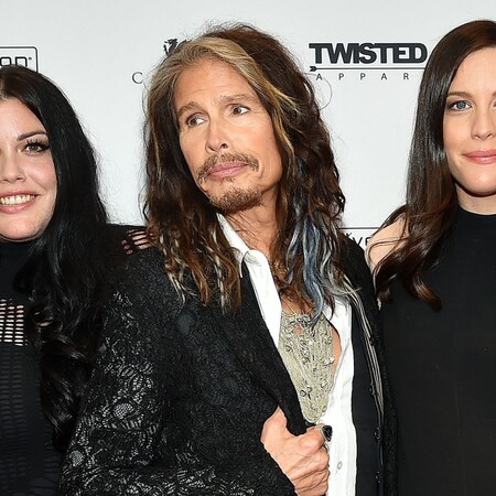 Aerosmith: «Παίζαμε στα παρασκήνια χωρίς να γνωρίζουμε ότι είμαστε αδελφές», θυμούνται οι κόρες του Στίβεν Τάιλερ