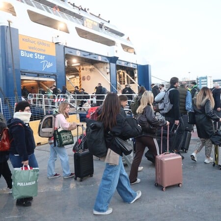 Πάσχα 2025: Αναχωρούν οι εκδρομείς, γεμάτα τα πλοία - Τα μέτρα της Τροχαίας