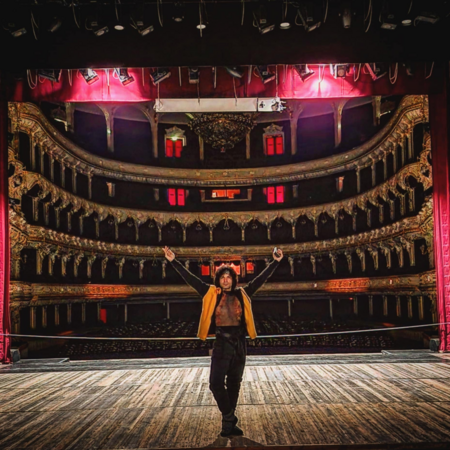 ΓΙΑ ΠΑΣΧΑ -------- Έλληνας χορεύει στην εθνική όπερα της Οδησσού και ζει μόνος στην Ουκρανία εν μέσω πολέμου