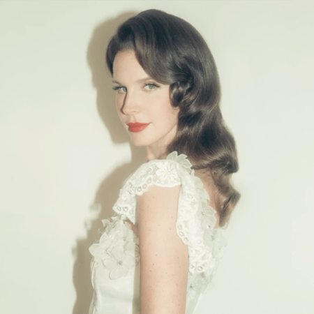 Η Lana Del Rey αποκαλύπτει την ιστορία πίσω από το «Bluebird»