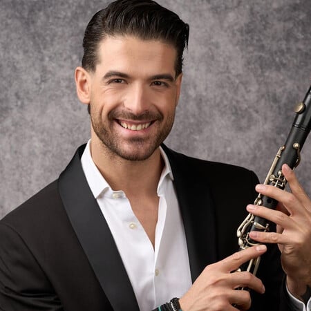 Άρης Μουγκοπέτρος: Ακρωτηριάστηκε σε δύο δάχτυλα από την έκρηξη κροτίδας στο γλέντι