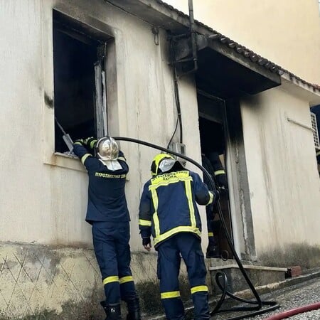 Φωτιά σε σπίτι στο Αργοστόλι: Διασωληνώθηκε 3χρονο παιδί