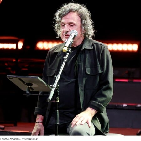 Ο Βασίλης Παπακωνσταντίνου τραγουδά Γιώργο Σεφέρη