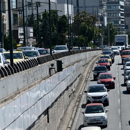 Κίνηση στους δρόμους: Σύγκρουση 5 IX στην Κηφισίας - Πού υπάρχουν προβλήματα