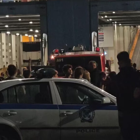 Πειραιάς: Αναστάτωση για 750 επιβάτες μετά το τηλεφώνημα για βόμβα στο Blue Star 1