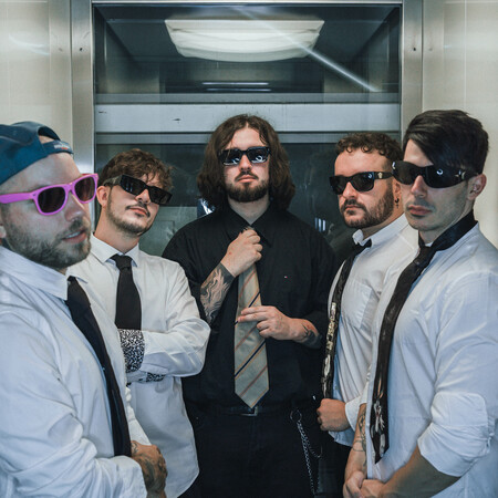 Kiss Me Cleopatra: Όταν η ελληνική ποπ του 2000 συνάντησε το metalcore 