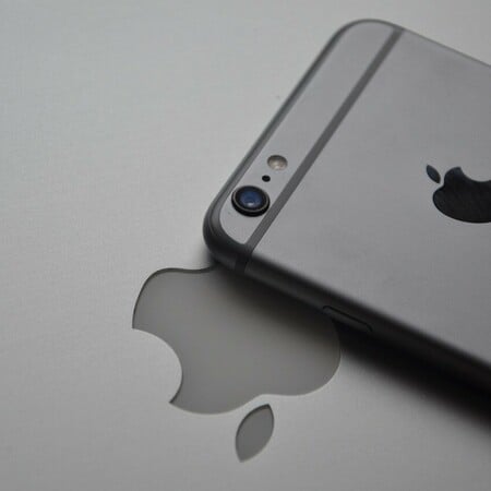 Ο Έντι Κιου της Apple προβλέπει ότι η τεχνητή νοημοσύνη θα αντικαταστήσει το iPhone μέχρι το 2035
