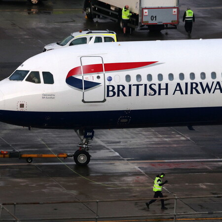 Αεροσκάφος της British Airways έπιασε φωτιά αφού ο πιλότος μπέρδεψε το αριστερό με το δεξί