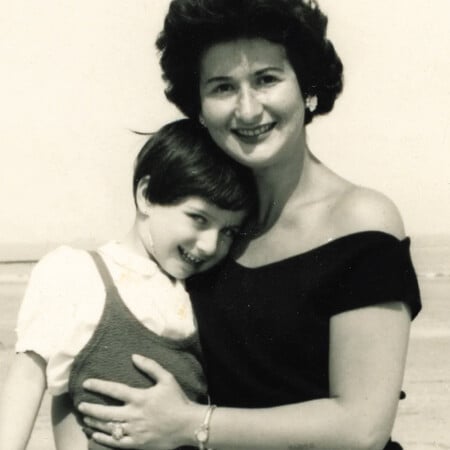 Η μητέρα της γελά – η Chantal Akerman γράφει