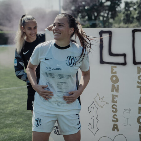 Ιταλία: Ποδοσφαιρίστρια τύπωσε το βιογραφικό της στη φανέλα και έστειλε ηχηρό μήνυμα