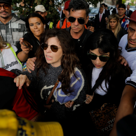 Κόρη Μαραντόνα: «Ήταν σκηνοθετημένο, ένα θεατρικό έργο που έστησε η ιατρική ομάδα»