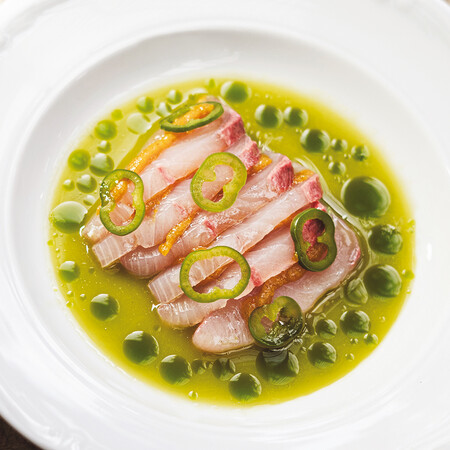 abraOvata: Λίγα εστιατόρια μπορούν να καυχηθούν για το ειδυλλιακό setting που προσφέρει η Λίμνη Βουλιαγμένης, αλλά αυτός είναι μόνο ένας από τους λόγους που θέλεις να είσαι εδώ