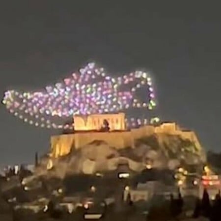Μήνυση κατά παντός υπευθύνου από το υπ. Πολιτισμού για τη διαφήμιση με drones στην Ακρόπολη