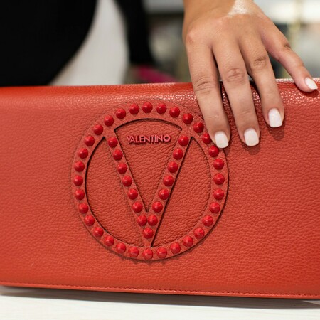 Υπό δικαστική διαχείριση η Valentino Bags - Αποκαλύψεις για κακοποίηση εργαζομένων στην Ιταλία