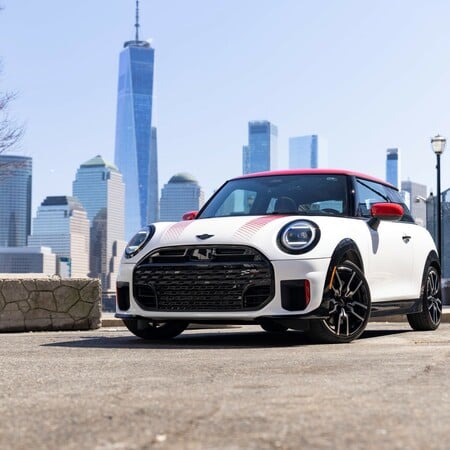 To MINI John Cooper Works στους δρόμους της Νέας Υόρκης