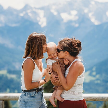 Ιταλία: Συνταγματικό Δικαστήριο αναγνωρίζει δικαίωμα καταχώρισης και των δύο μητέρων στο πιστοποιητικό γέννησης