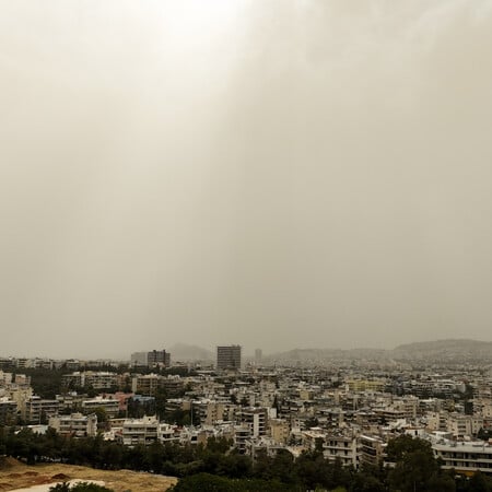 Καιρός: Πότε θα σταματήσουν οι βροχές - Πότε υποχωρεί η αφρικανική σκόνη