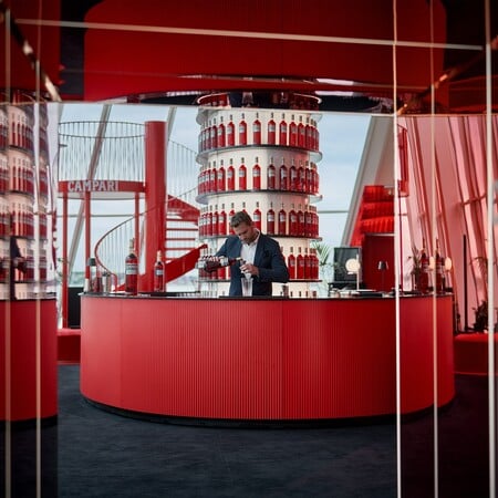 Το Campari επιστρέφει στις Κάννες με το «Campari Discover Red»