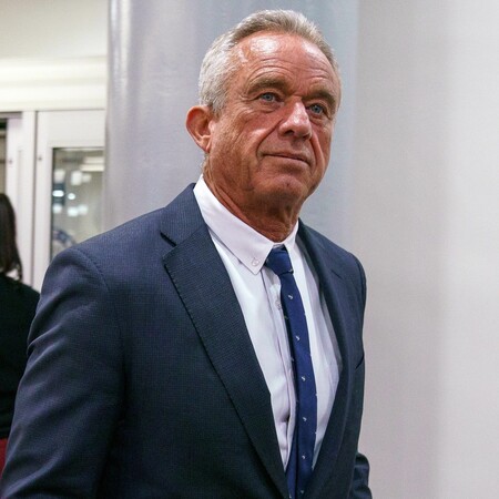 RFK Jr: Οι ΗΠΑ τερματίζουν τη σύσταση για το εμβόλιο COVID «σε υγιή παιδιά και έγκυες»