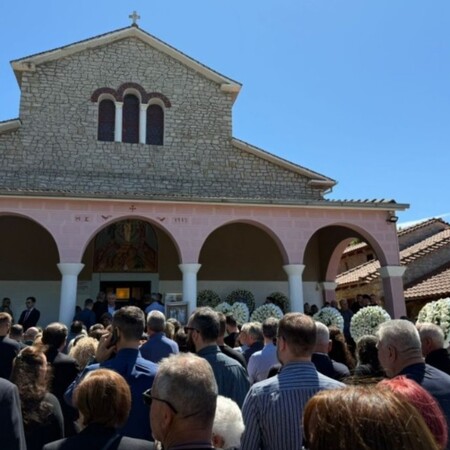 Κηδεία 30χρονου που πνίγηκε στη Λευκάδα: Συγγενείς και φίλοι είπαν το τελευταίο «αντίο»