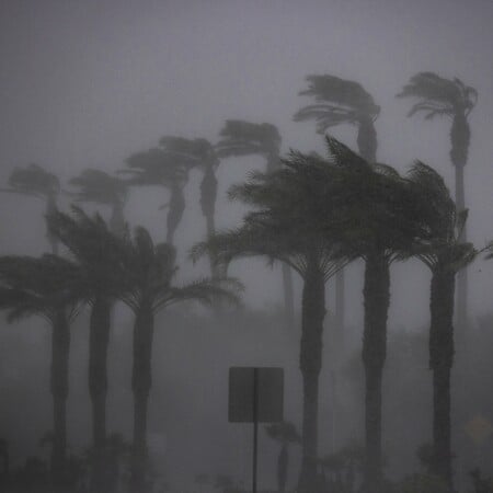 Οι επιστήμονες προειδοποιούν: Εν αναμονή μέχρι και δέκα τυφώνων στον Ατλαντικό μέχρι τον Νοέμβριο