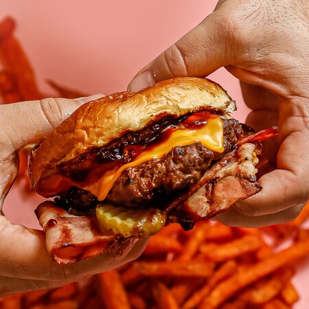 Sam Burgers: Όταν η αυθεντική αμερικανική γεύση συναντά την καρδιά της Αθήνας