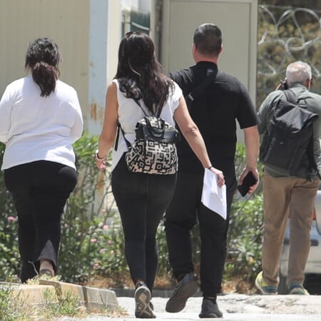 Ελεύθερη η δημοσιογράφος που κατηγορείται για ταξιδιωτικές απάτες δεκάδων πολιτών και επιχειρηματιών