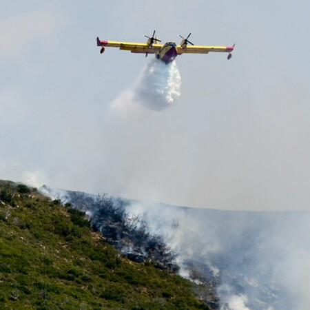 Φωτιά τώρα στον Ασπρόπυργο - Σηκώθηκαν εναέρια μέσα