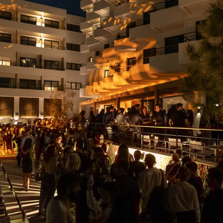ΤΟ ACE HOTEL & SWIM CLUB ATHENS ΑΝΑΚΟΙΝΩΝΕΙ ΤΟ ΚΑΛΟΚΑΙΡΙΝΟ ΤΟΥ ΠΡΟΓΡΑΜΜΑ