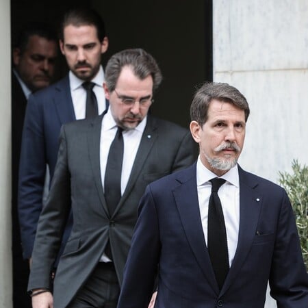 ΣτΕ: Συζητήθηκε η συνταγματικότητα του επιθέτου «Ντε Γκρες» στα δέκα μέλη της πρώην βασιλικής οικογένειας